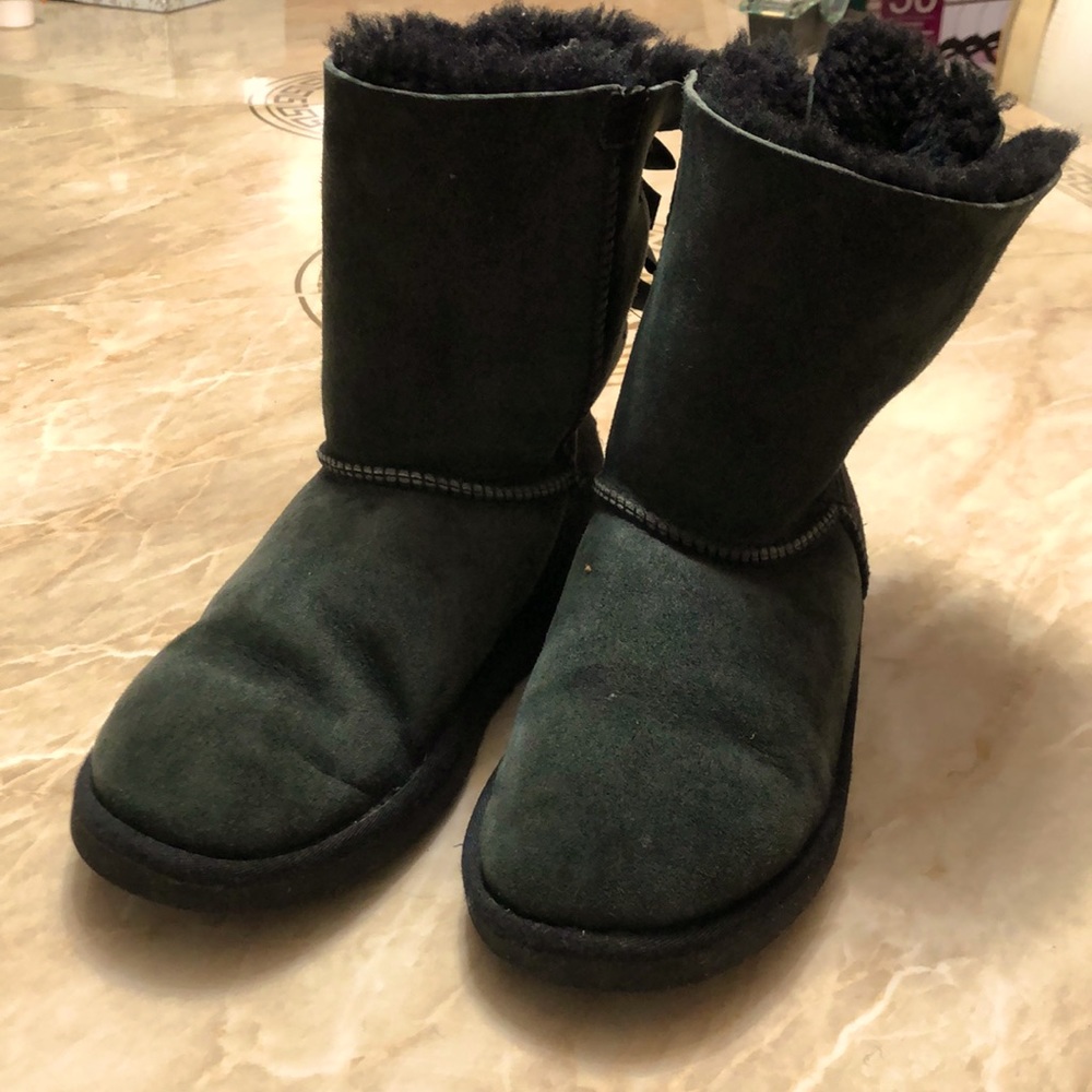 UGG Bailey size 7